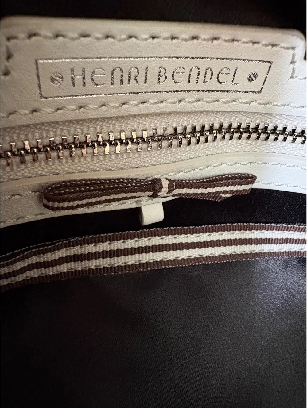 HENRI BENDEL WHITE PEBBLED LTHR LARGE HOBO SHOULDER BAG SILVER HARDWARE ZIP TO
